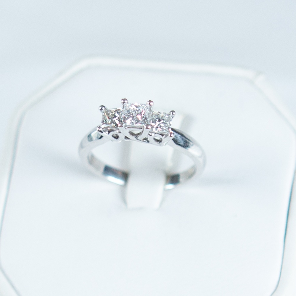 14k white gold engagement  diamonds ring - Picture 2 of 5